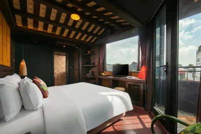 Junior Suite met balkon — Kecho Legacy Hotel Hanoi & Spa